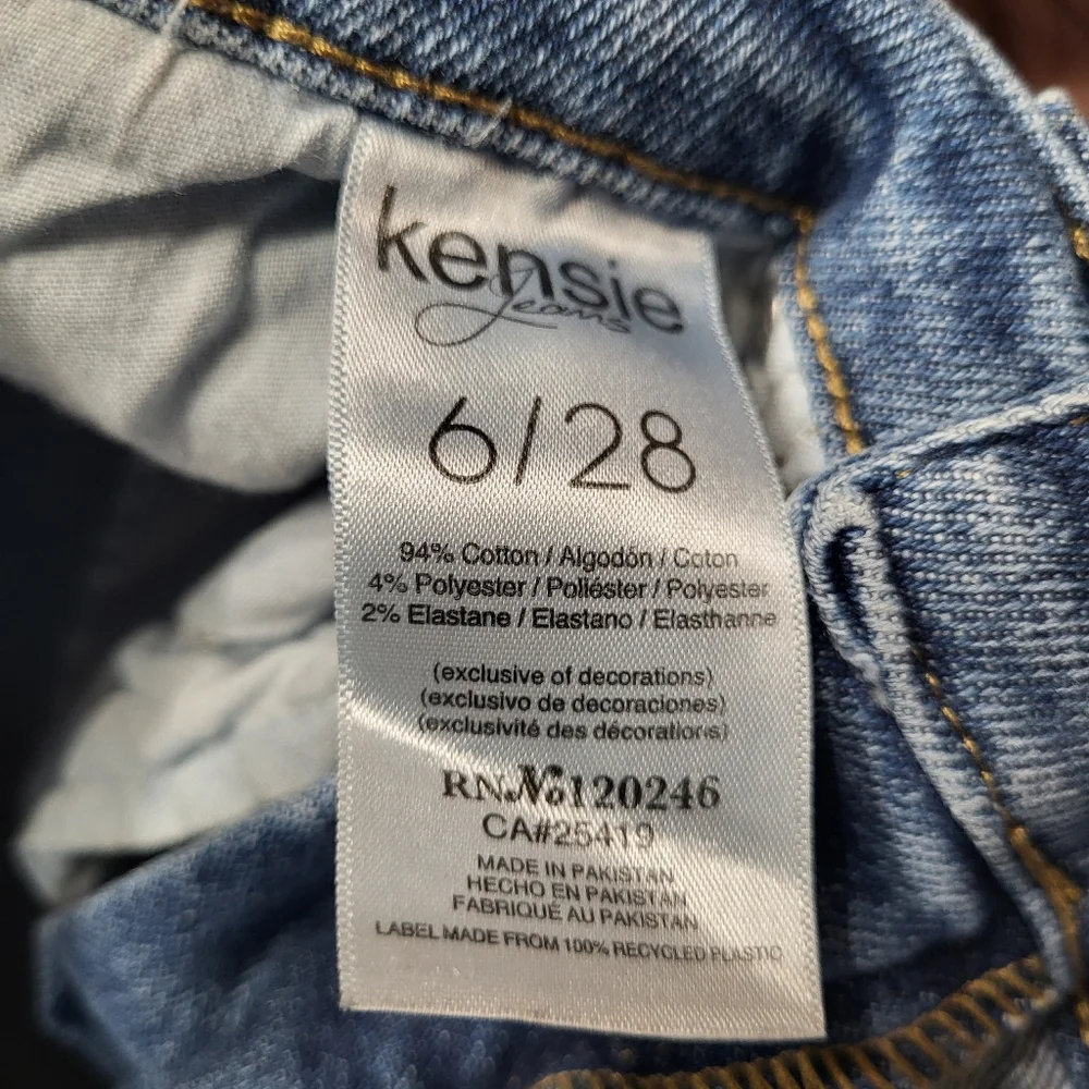 Kensie The Slim Raw Hem Distressed Women's Size 6 Medium Wash Blue Denim Jeans